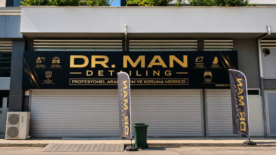 Bursa Dr. Man Detailing: siyah zeminli, gold baskılı vinil germe tabela